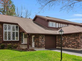 585 Cress Creek Ln, Crystal Lake, IL 60014