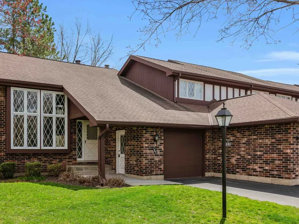 585 Cress Creek Ln, Crystal Lake, IL 60014