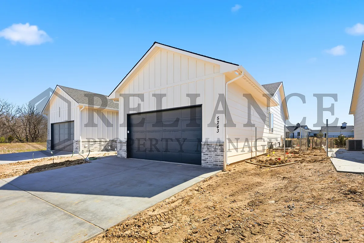 Building Photo - 5243 N Pinecrest Cir