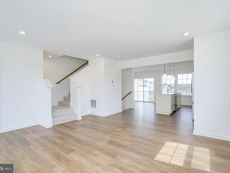 519 Fontana Cir — Photo 14