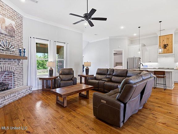 4th image of 129 Richburg Ct