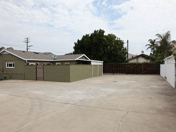 HUGE REAR LOT!