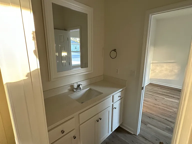 688 Anderson Dr — Photo 7