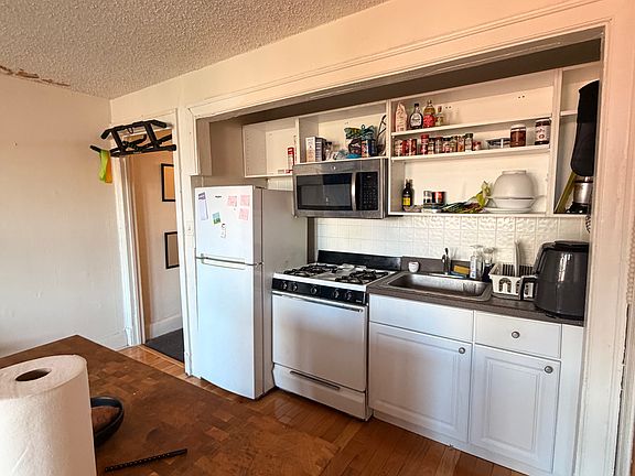 3rd image of 335 S 18th St APT 4F