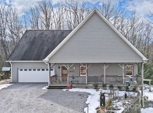 164 Tall Oaks Dr, Maggie Valley, NC 28751