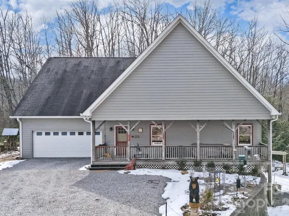 164 Tall Oaks Dr, Maggie Valley, NC 28751