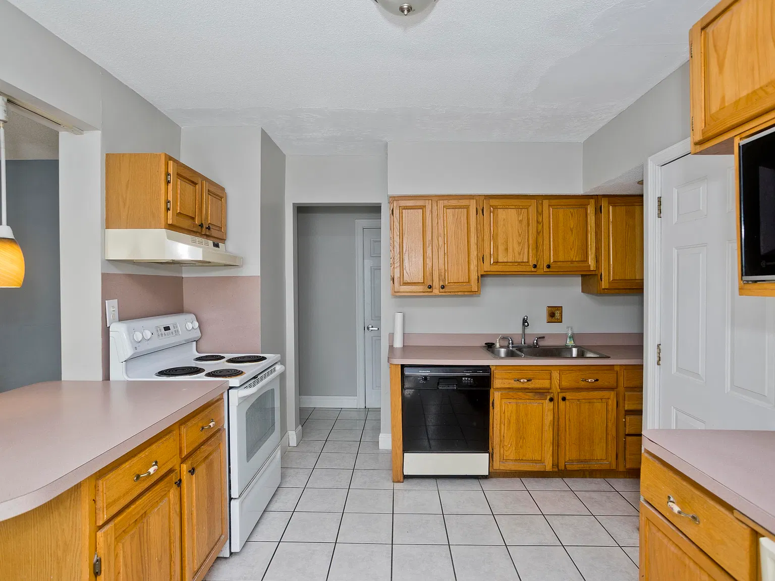 3 bed, 1092 sqft, $1,600 — Photo 2