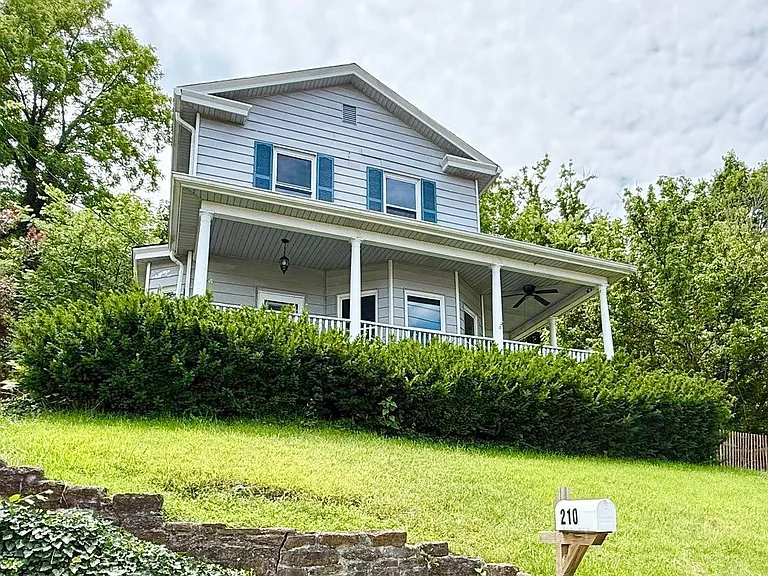 210 O'Bannon Ave — Photo 1