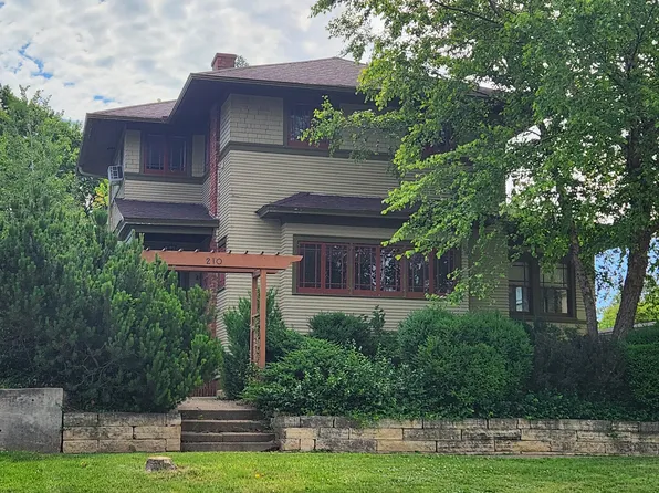 210 N 13th Pl, Denison, IA 51442
