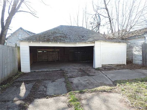4th image of 230 Hagen St