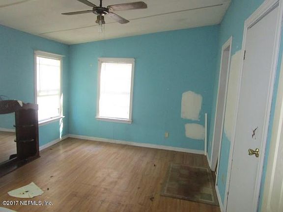 3rd image of 4654 Petunia Ave