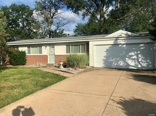 9478 Indian Meadows Dr, Saint Louis, MO 63132