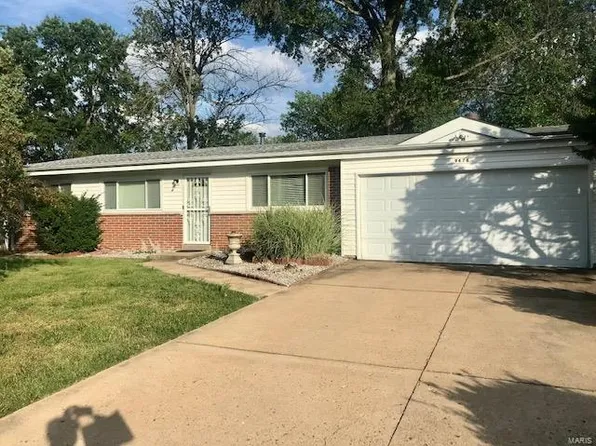 9478 Indian Meadows Dr, Saint Louis, MO 63132