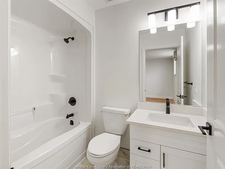 160 McLellan Ave #B — Photo 17