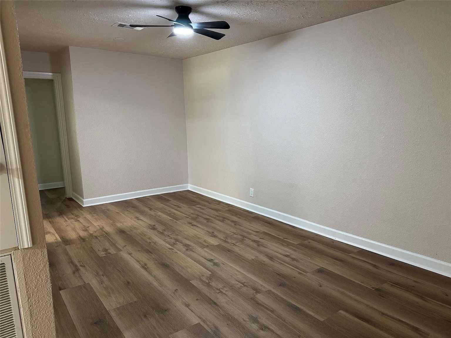 3 bed, 2.0 bath, 1235 sqft, $1,700 — Photo 2