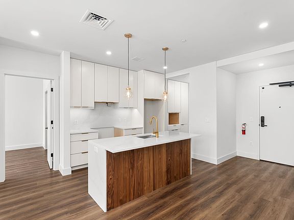 5th image of 125 Cambrian Way #613