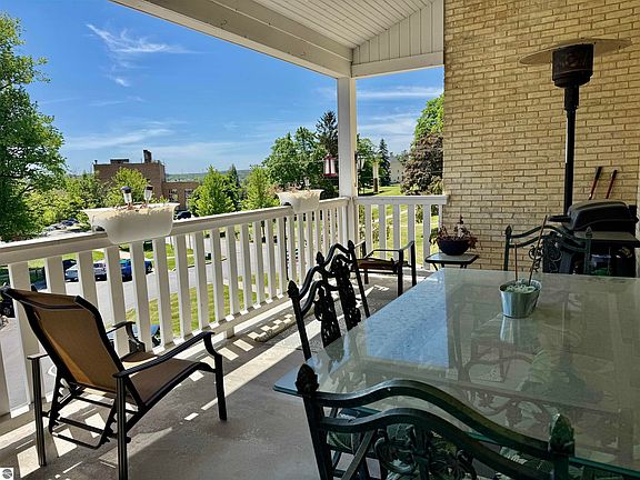 2nd image of 810-201 Cottageview Dr