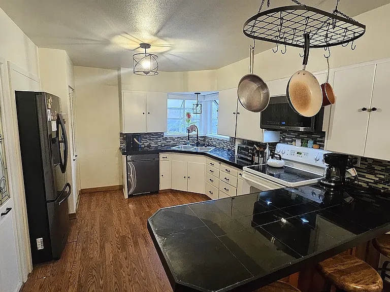 24223 NE Oregon St — Photo 5