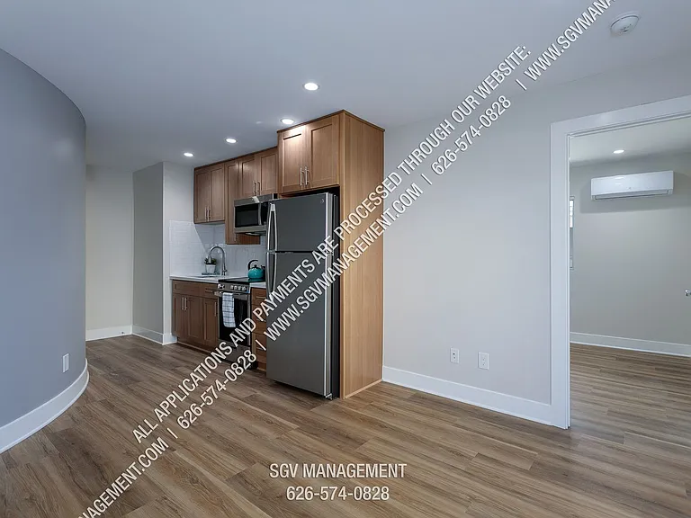 427-433 W Duarte Rd — Photo 5