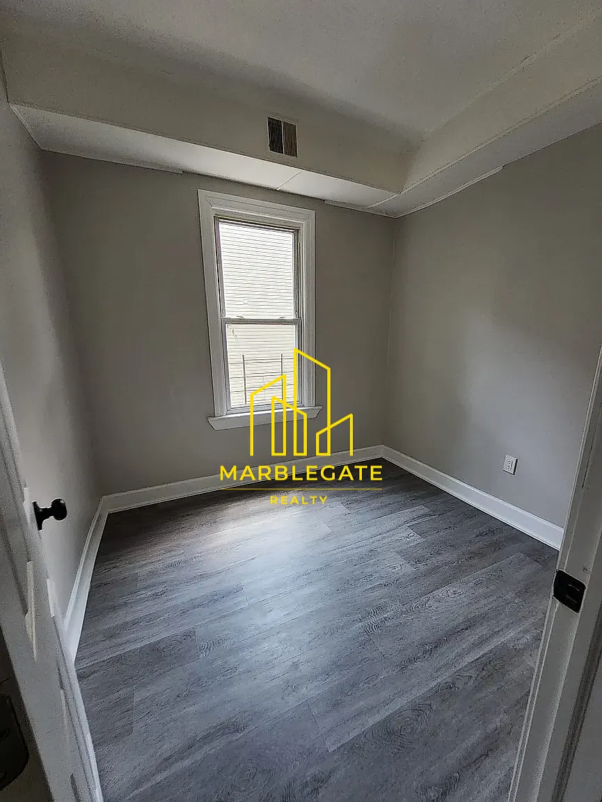 3 bed, 1050 sqft, $1,850 — Photo 2