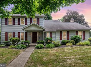 5221 Meadowbrook Dr, Mechanicsburg, PA 17050