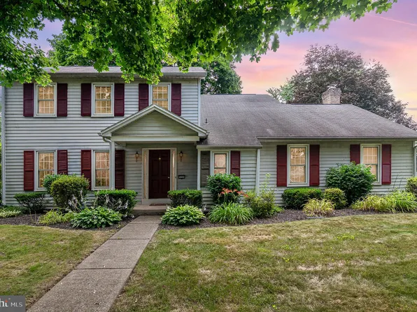 5221 Meadowbrook Dr, Mechanicsburg, PA 17050