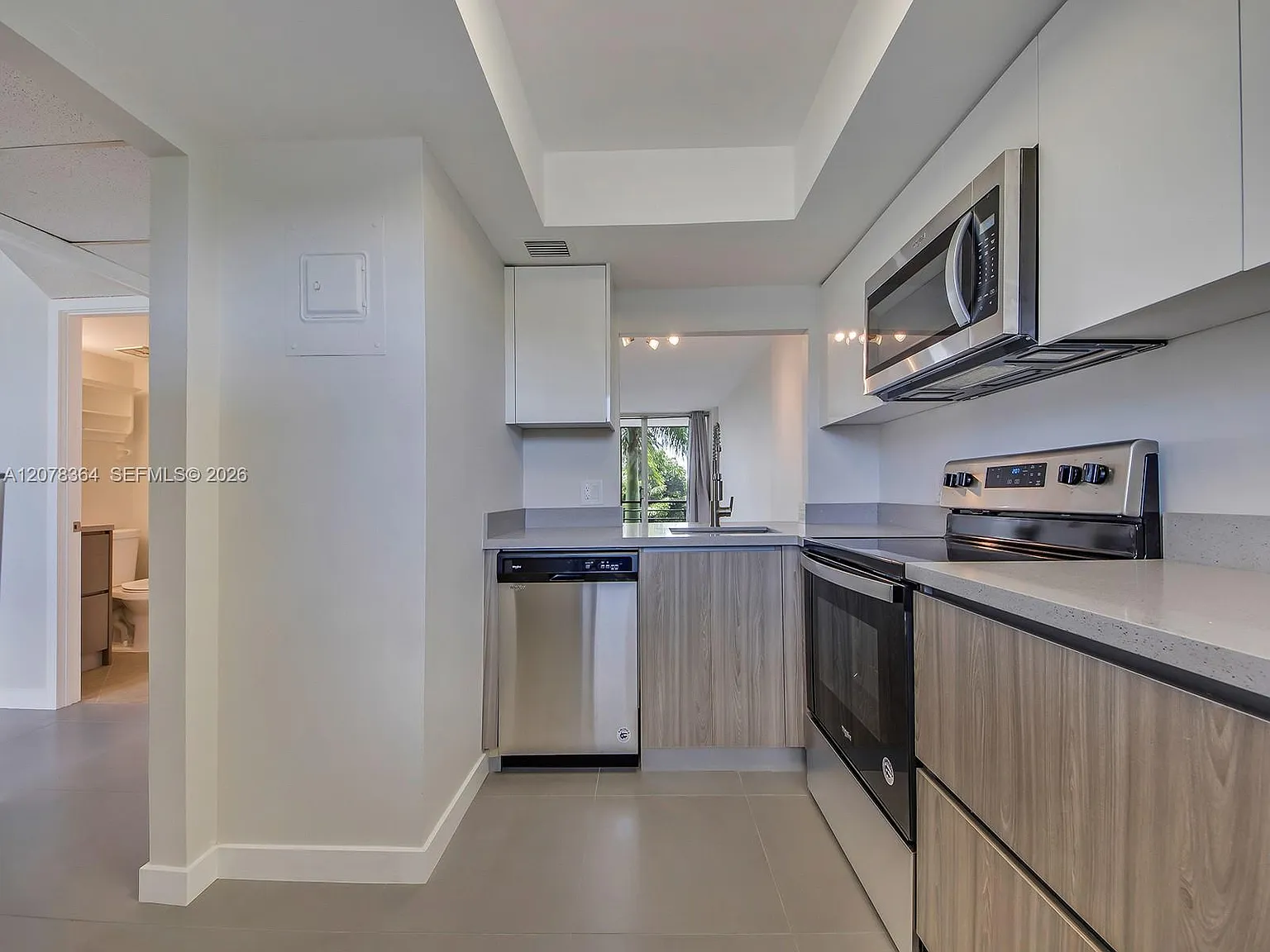 Royal Park Condo — Photo 1