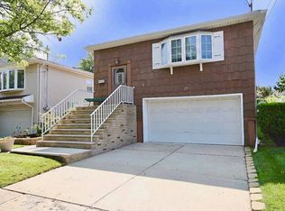 12 Drumgoole Rd E, Staten Island, NY 10312