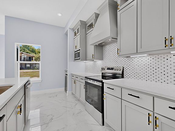 5th image of 102 Redondo Dr