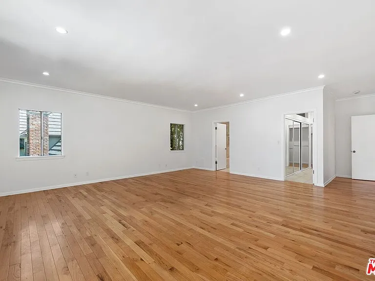 517 N Elm Dr — Photo 39