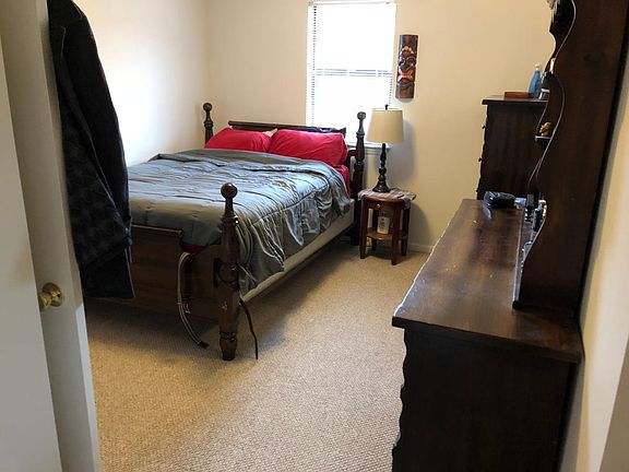3rd image of 102 Wyndham Cir APT F