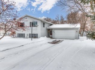 6163 Cougar Trl, North Branch, MN 55056