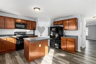4 bed, 2.5 bath, 2576 sqft, $2,995 — Photo 4