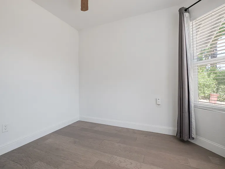 604 Potomac Ave #4 — Photo 8