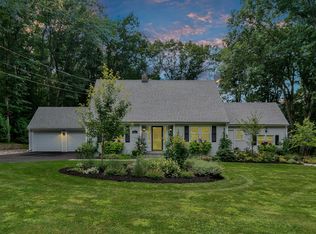 201 Minnechaug Dr, Glastonbury, CT 06033