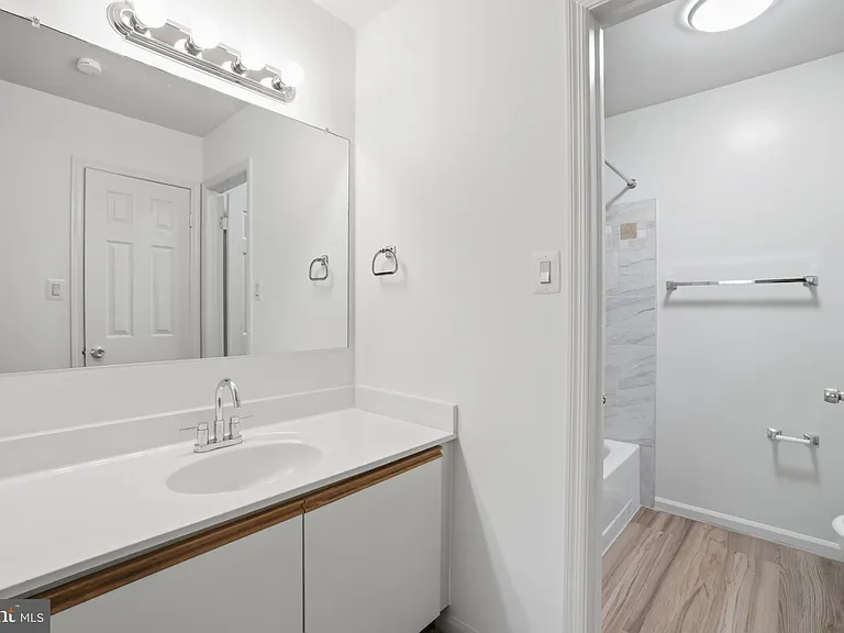 2844 Yarling Ct — Photo 15