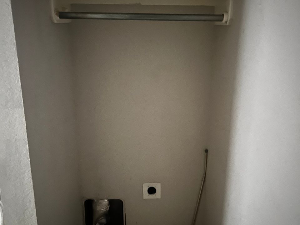 1st image of 604 N Ross St