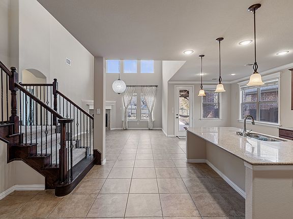 4th image of 2604 Golfview Dr