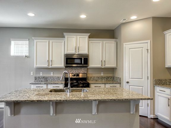 2nd image of 4036 Cameron Lane NE