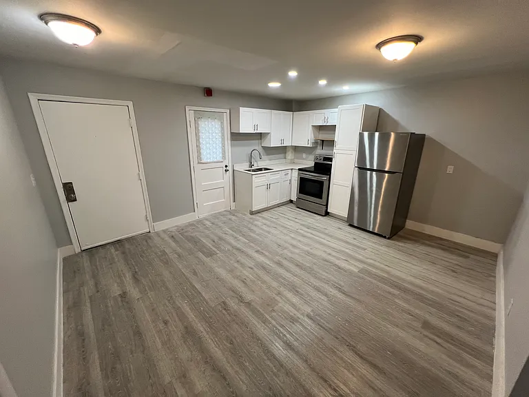6840 Pembroke Rd — Photo 15