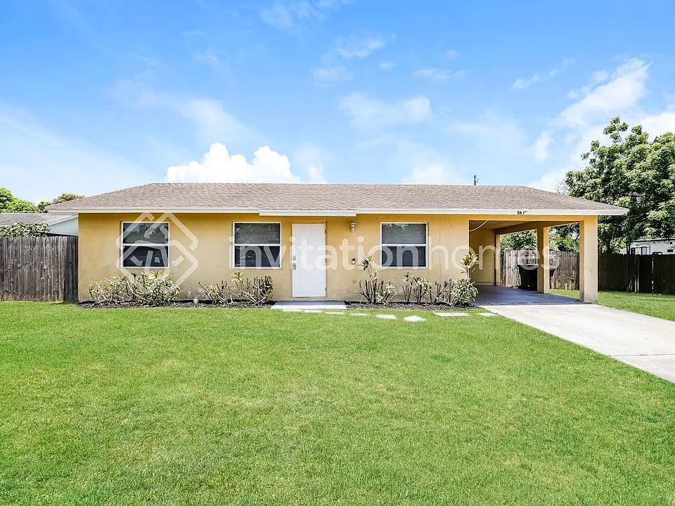 1672 W Breezy Ln