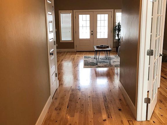 3rd image of 3951 Silverado Cir