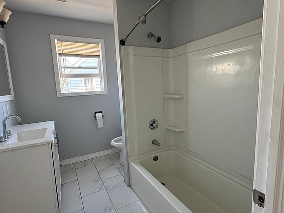 4th image of 159 Harrison St #2