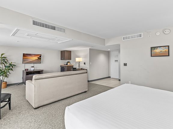 2nd image of 1850 Ala Moana Blvd #206