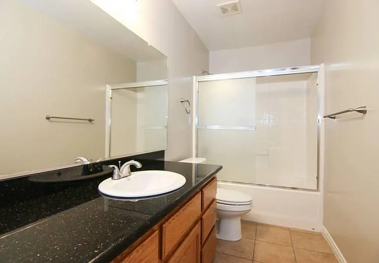 Lotus Villas Apartments — Photo 7