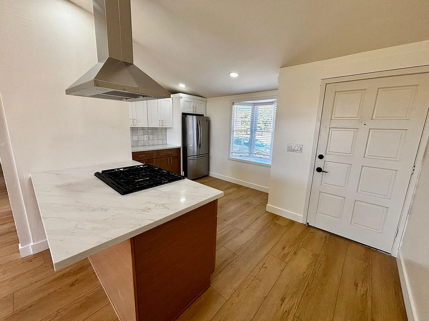 Beautiful Remodeled 2 bed 1 bath — Photo 4