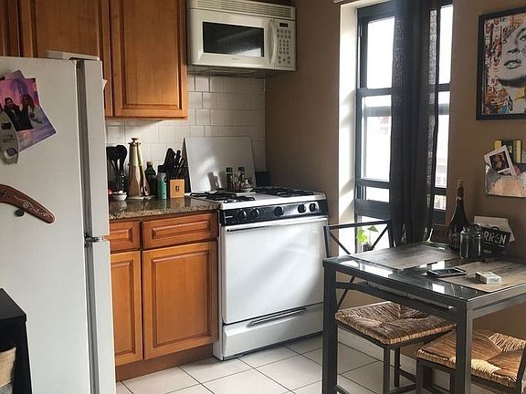 2nd image of 118 Leonard St APT 3