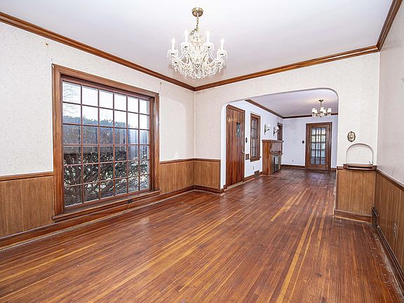 5th image of 1100 E University Street