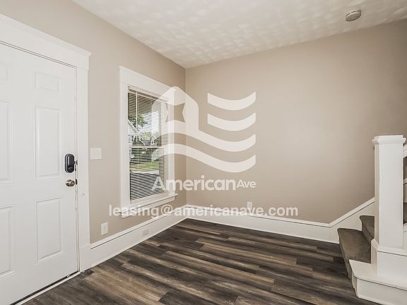 1344772_002_wm_-_living_room_13225055.jpg