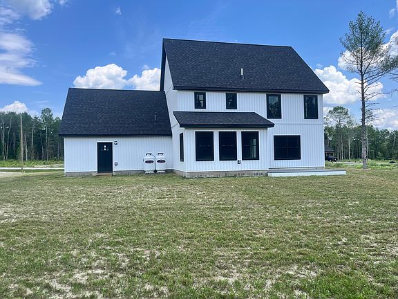 4th image of 673 Streamside Avenue